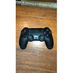 PlayStation 4 slim met 2 controllers, 7 spellen, koptelefoon