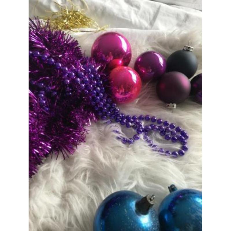 Diverse kleuren kerstballen