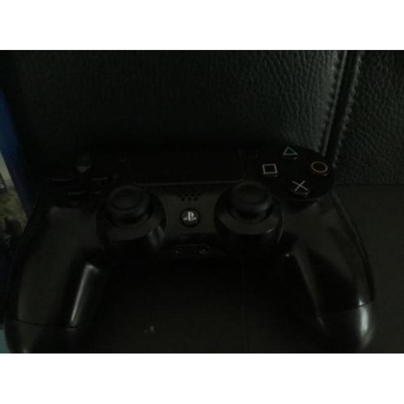 PlayStation 4 500gb met 12 spellen en 1 controller