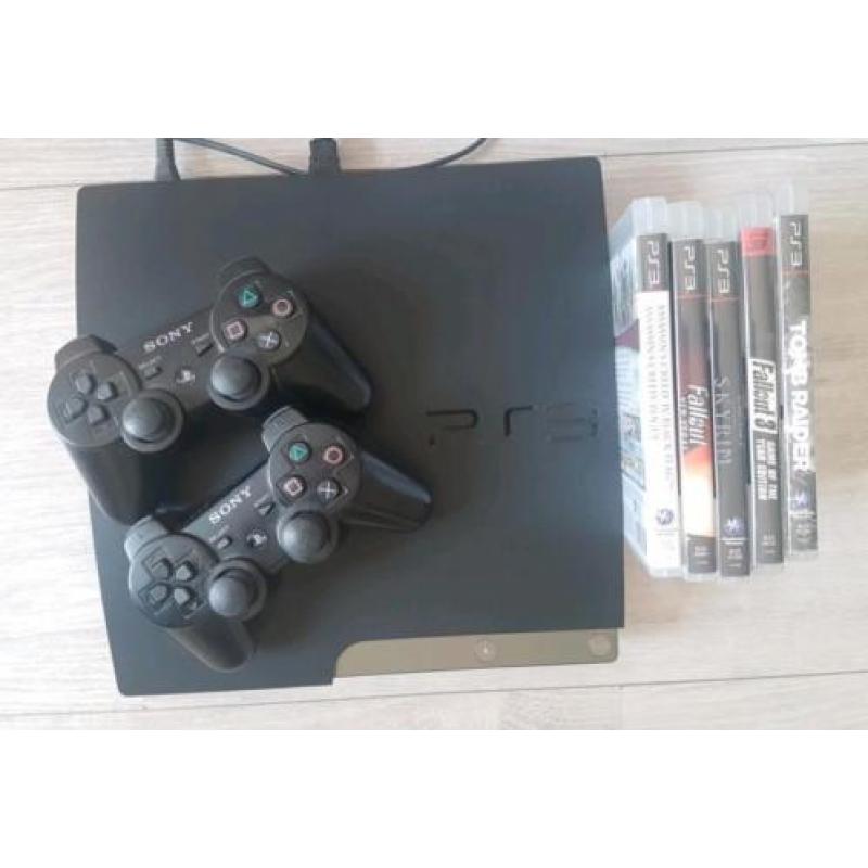 Playstation 3 incl 2 controllers en 6 spellen