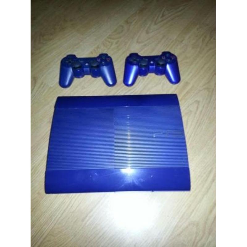 Ps3 superslim 500 gb + 2 controllers + 2 spellen