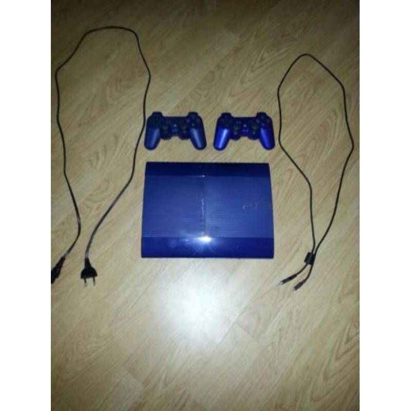 Ps3 superslim 500 gb + 2 controllers + 2 spellen